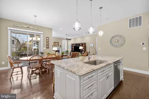 Kitchen - 6061 Trotters Point Ln, Gainesville, VA 20155 photo 6 of 6