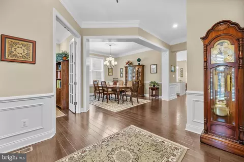 Entry Way - 6061 Trotters Point Ln, Gainesville, VA 20155 photo 4 of 7