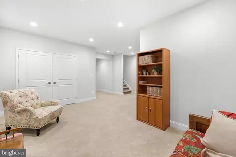 Entry Way - 6061 Trotters Point Ln, Gainesville, VA 20155 photo 7 of 7