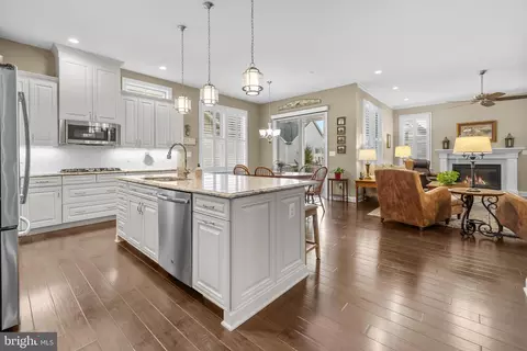 Kitchen - 6061 Trotters Point Ln, Gainesville, VA 20155 photo 4 of 6