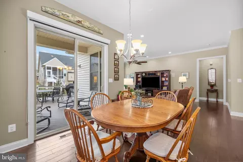 Dining - 6061 Trotters Point Ln, Gainesville, VA 20155 photo 2 of 6