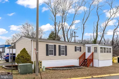 50 Dumfries Dr, Dumfries, VA 22026