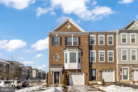 8762 Elsing Green Dr, Manassas, VA 20112
