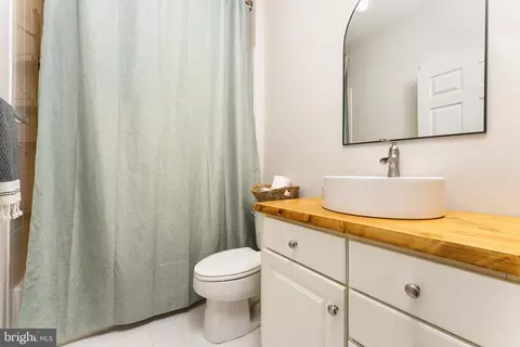 Bath - 13836 Tarleton Ct, Gainesville, VA 20155 photo 3 of 4