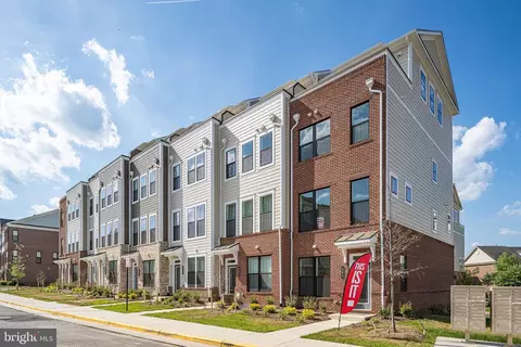 592 Watermans Dr, Woodbridge, VA 22191