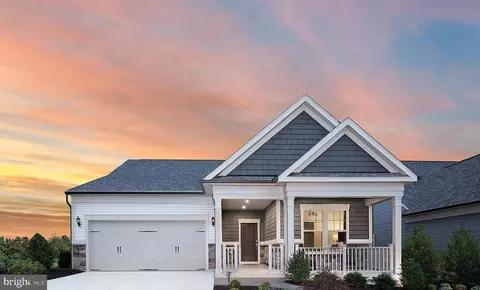 6863 Moonstone Peony Ln, Haymarket, VA 20169
