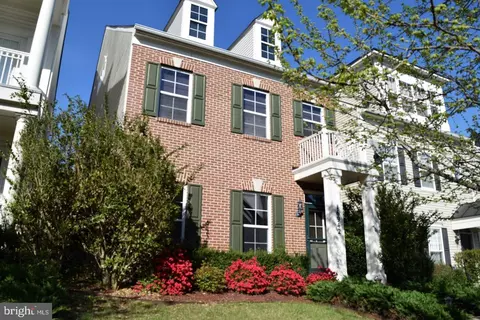 16942 Chesley Pl, Woodbridge, VA 22191
