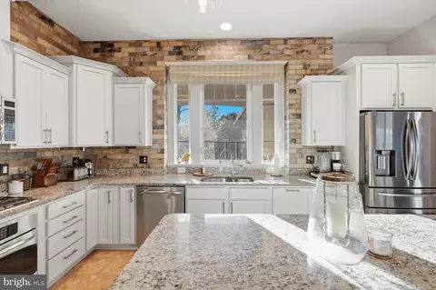 Kitchen - 14521 Bluff Point Ct, Gainesville, VA 20155 photo 4 of 4