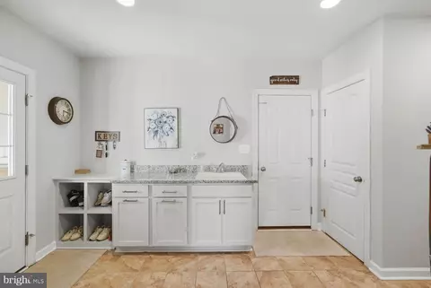 Entry Way - 14521 Bluff Point Ct, Gainesville, VA 20155 photo 12 of 20
