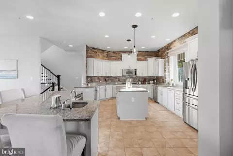 Kitchen - 14521 Bluff Point Ct, Gainesville, VA 20155 photo 3 of 4