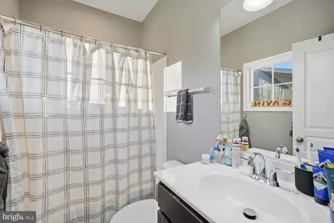 Bath - 14521 Bluff Point Ct, Gainesville, VA 20155 photo 2 of 2