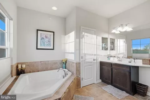 Entry Way - 14521 Bluff Point Ct, Gainesville, VA 20155 photo 15 of 20