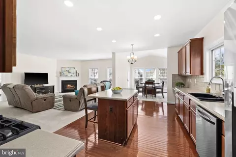 Kitchen - 4185 Agency Loop, Triangle, VA 22172 photo 1 of 5
