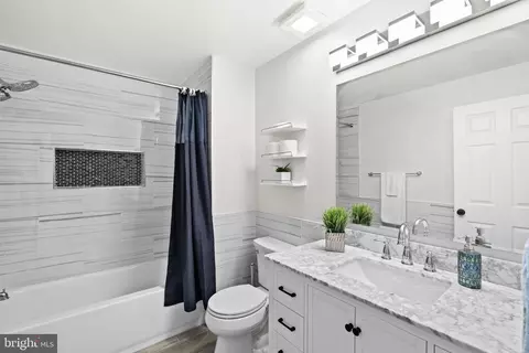 Bath - 4185 Agency Loop, Triangle, VA 22172 photo 6 of 6