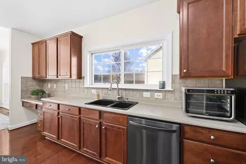 Kitchen - 4185 Agency Loop, Triangle, VA 22172 photo 2 of 5