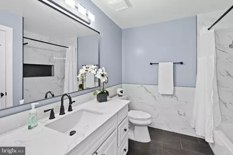 Bath - 4185 Agency Loop, Triangle, VA 22172 photo 5 of 6