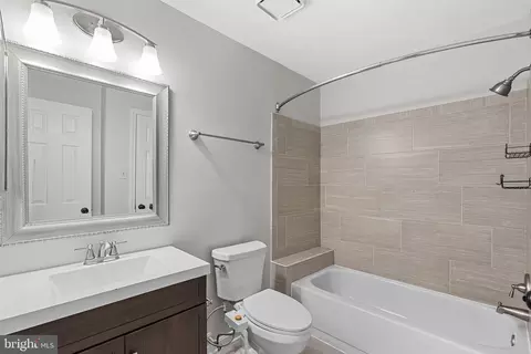 Bath - 7442 Emerald Dr, Manassas, VA 20109 photo 1 of 3