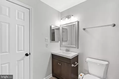 Bath - 7442 Emerald Dr, Manassas, VA 20109 photo 3 of 3