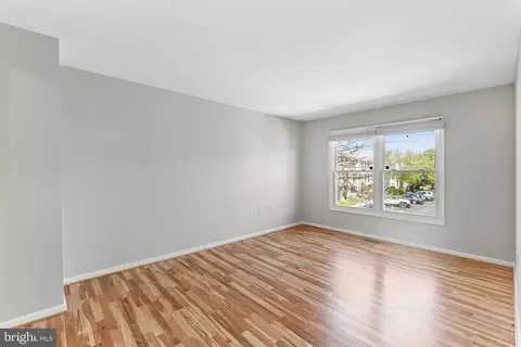 Living - 7442 Emerald Dr, Manassas, VA 20109 photo 4 of 6