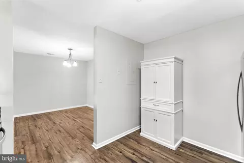 Entry Way - 7442 Emerald Dr, Manassas, VA 20109 photo 2 of 5