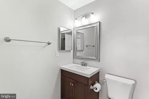 Bath - 7442 Emerald Dr, Manassas, VA 20109 photo 2 of 3