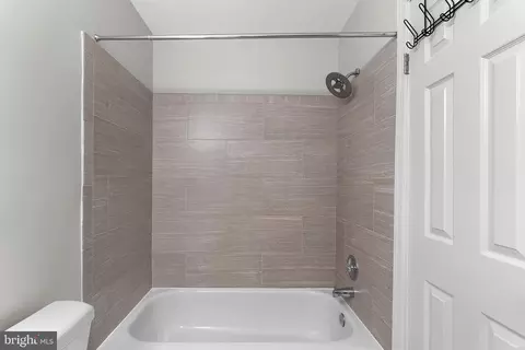 Entry Way - 7442 Emerald Dr, Manassas, VA 20109 photo 5 of 5