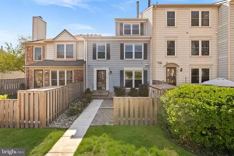 Exterior - 7442 Emerald Dr, Manassas, VA 20109 photo 1 of 4