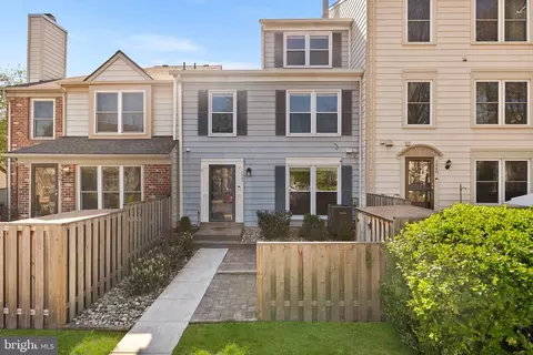 7442 Emerald Dr, Manassas, VA 20109