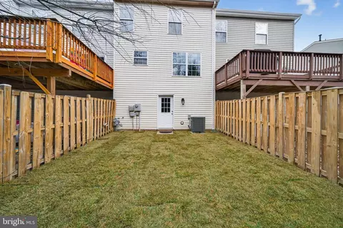Exterior - 6934 Village Stream Pl, Gainesville, VA 20155 photo 2 of 4