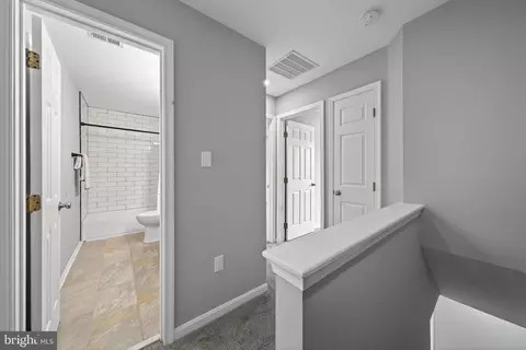 Entry Way - 6934 Village Stream Pl, Gainesville, VA 20155 photo 4 of 5