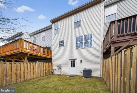 Exterior - 6934 Village Stream Pl, Gainesville, VA 20155 photo 3 of 4