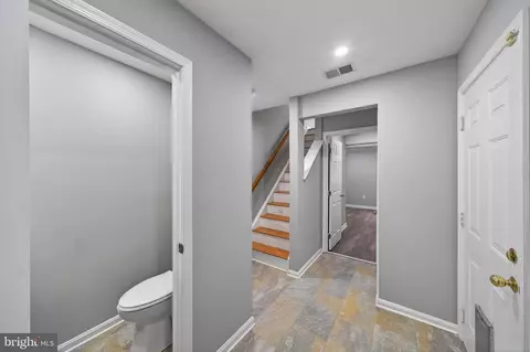Entry Way - 6934 Village Stream Pl, Gainesville, VA 20155 photo 1 of 5