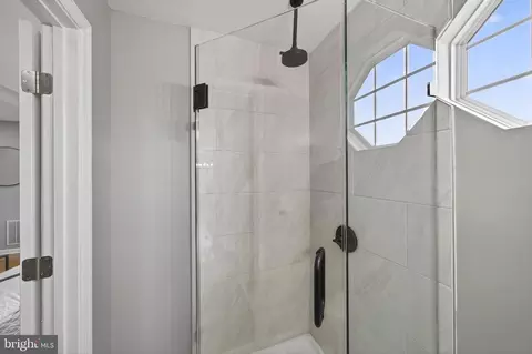 Bath - 6934 Village Stream Pl, Gainesville, VA 20155 photo 2 of 2