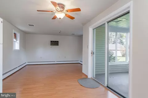Living - 9608 Lafayette Ave, Manassas, VA 20109 photo 3 of 7