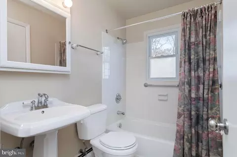 Bath - 9608 Lafayette Ave, Manassas, VA 20109 photo 3 of 4