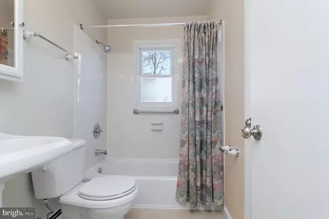Bath - 9608 Lafayette Ave, Manassas, VA 20109 photo 4 of 4