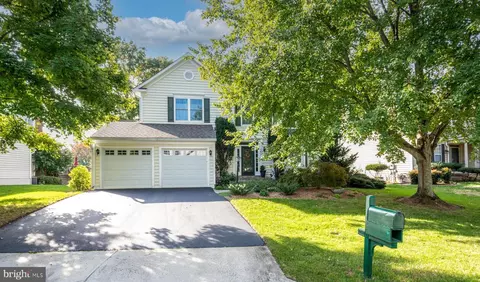 7677 Vinewood Ct, Gainesville, VA 20155