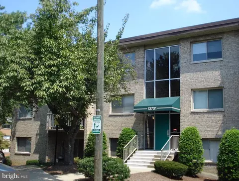12701 Lotte Dr #301, Woodbridge, VA 22192