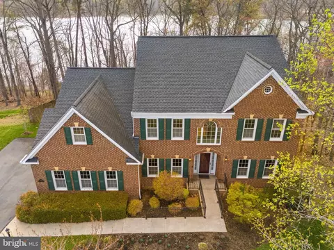 17988 Swans Creek Ln, Dumfries, VA 22026