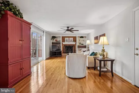 15418 Beachview Dr, Dumfries, VA 22025 photo 4