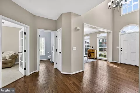 Entry Way - 6913 Bitterroot Ct, Gainesville, VA 20155 photo 3 of 6