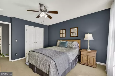 Bedroom - 6913 Bitterroot Ct, Gainesville, VA 20155 photo 5 of 7