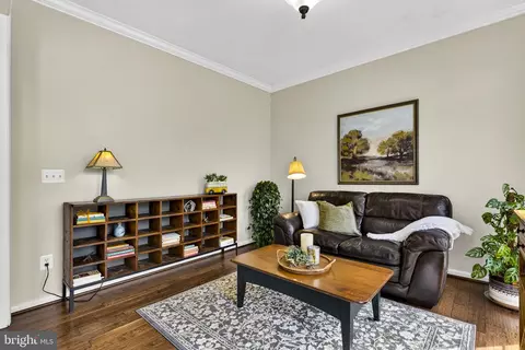 Living - 6913 Bitterroot Ct, Gainesville, VA 20155 photo 1 of 2