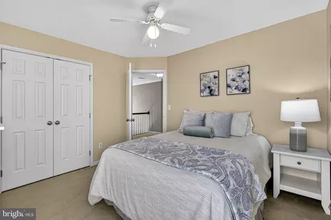 Bedroom - 6913 Bitterroot Ct, Gainesville, VA 20155 photo 3 of 7