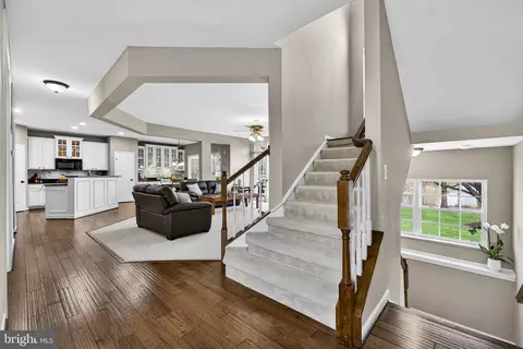 Entry Way - 6913 Bitterroot Ct, Gainesville, VA 20155 photo 4 of 6