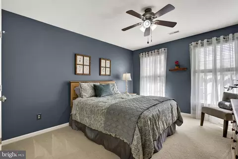 Bedroom - 6913 Bitterroot Ct, Gainesville, VA 20155 photo 4 of 7