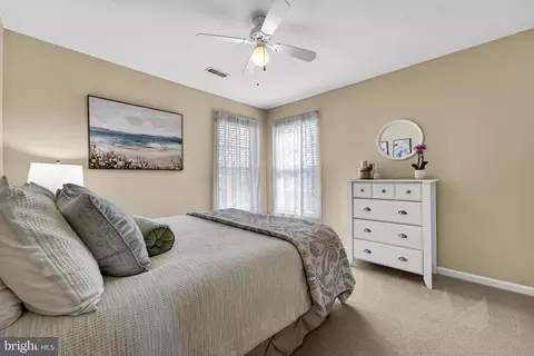 Bedroom - 6913 Bitterroot Ct, Gainesville, VA 20155 photo 2 of 7