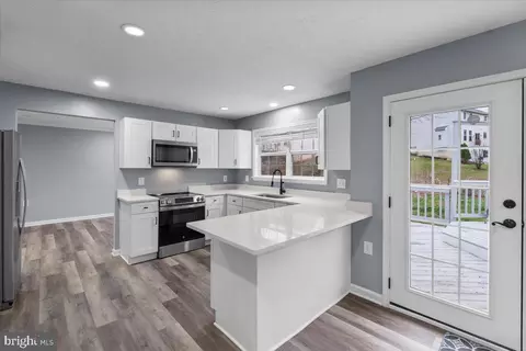 Kitchen - 10415 Labrador Loop, Manassas, VA 20112 photo 4 of 6