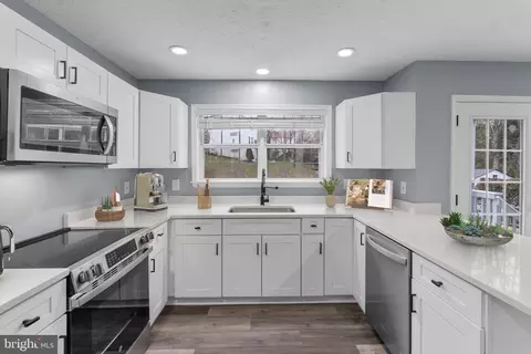 Kitchen - 10415 Labrador Loop, Manassas, VA 20112 photo 1 of 6