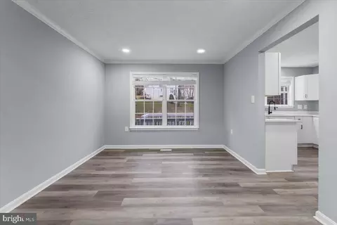 Living - 10415 Labrador Loop, Manassas, VA 20112 photo 5 of 8